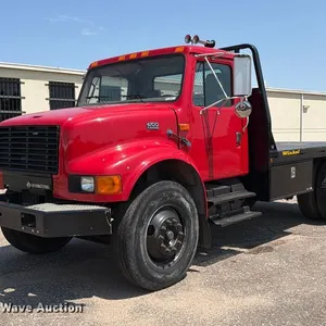 2002 International 4700 flatbed truck
