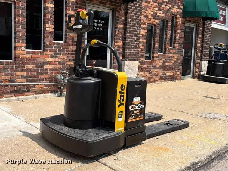 2009 Yale MPE060LFN24T2748 pallet jack