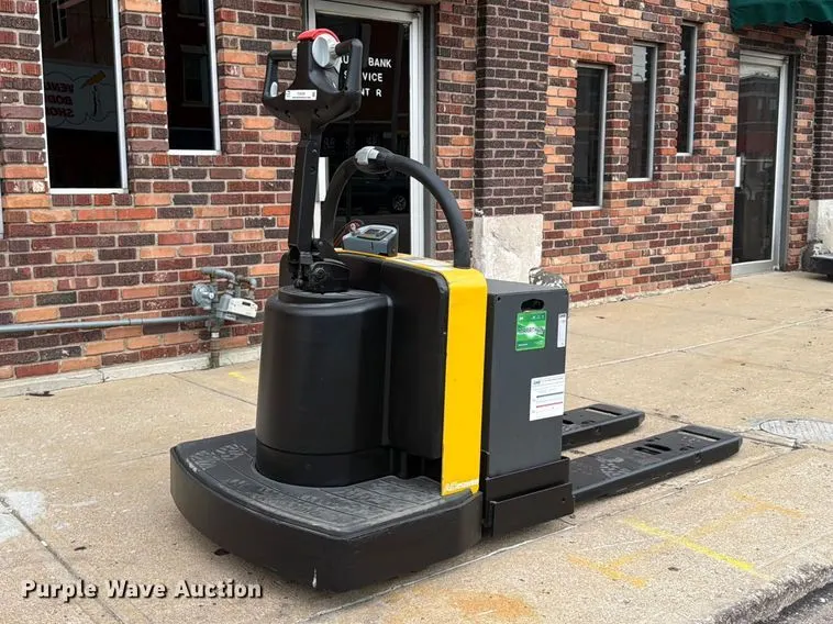 2014 Yale MPEOSOLFN242748 pallet jack