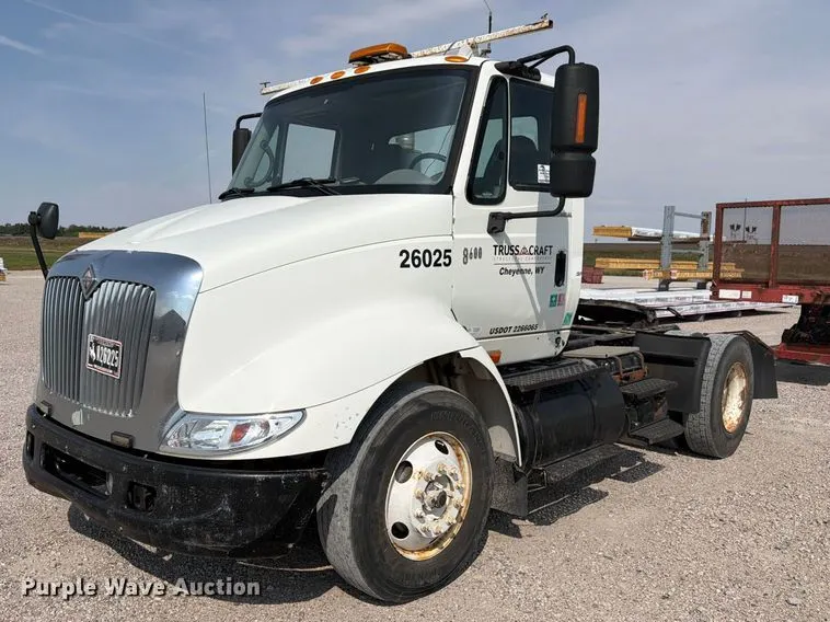 2007 International RA027 semi truck