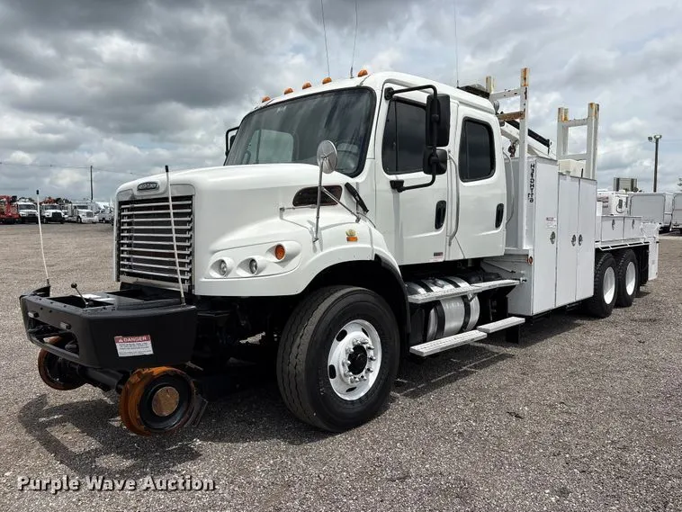 2012 Freightliner Business Class M2 Crew Cab utility / service truck