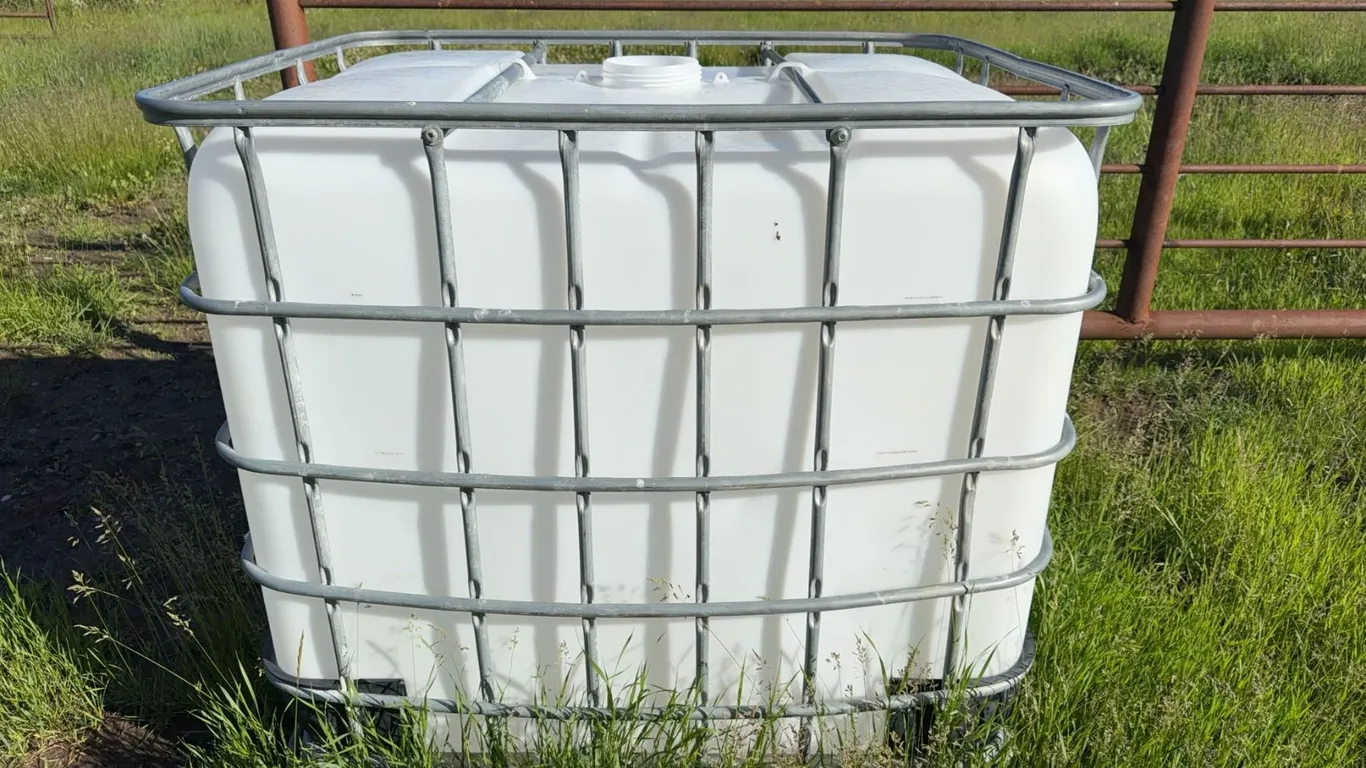 275-Gallon IBC Tote Tank with Cage