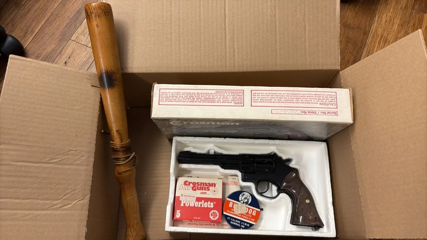 CROSMAN 38T .177 C02 REVOLVER WITH BOX & WOODEN BATON
