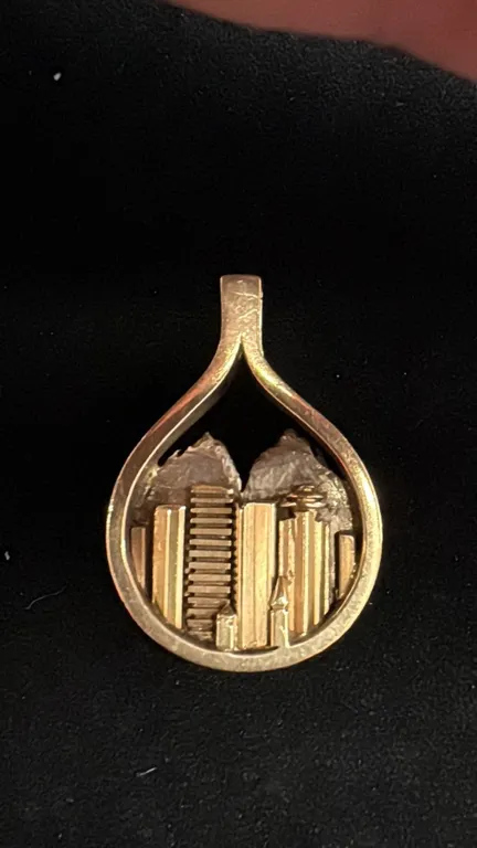 APPROX 10K PENDANT (6G)