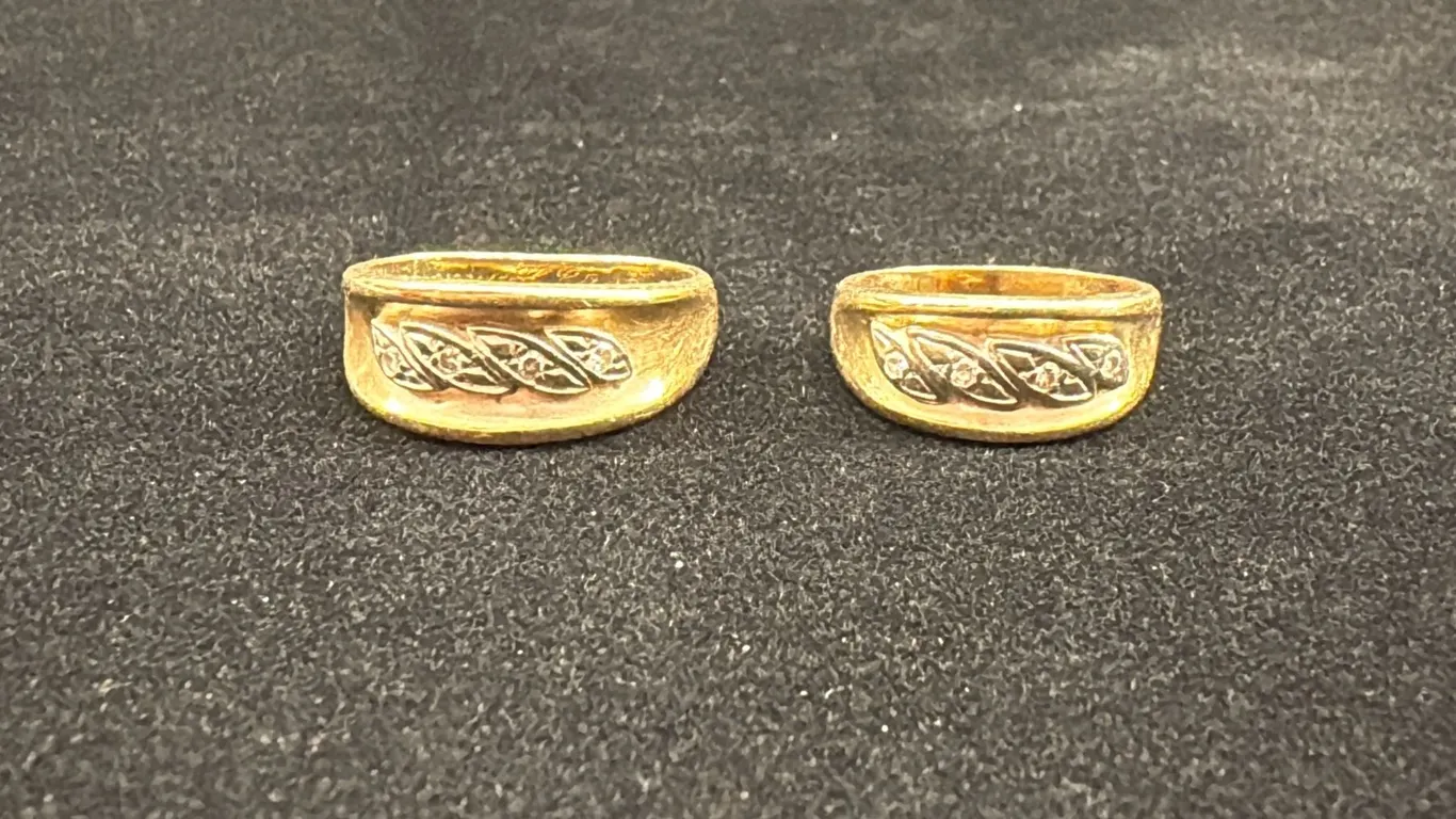 APPROX 10K+ MENS WEDDING RING SET WITH DIAMONDS & APPROX 14K LADIES WEDDING RING SET WITH DIAMONDS