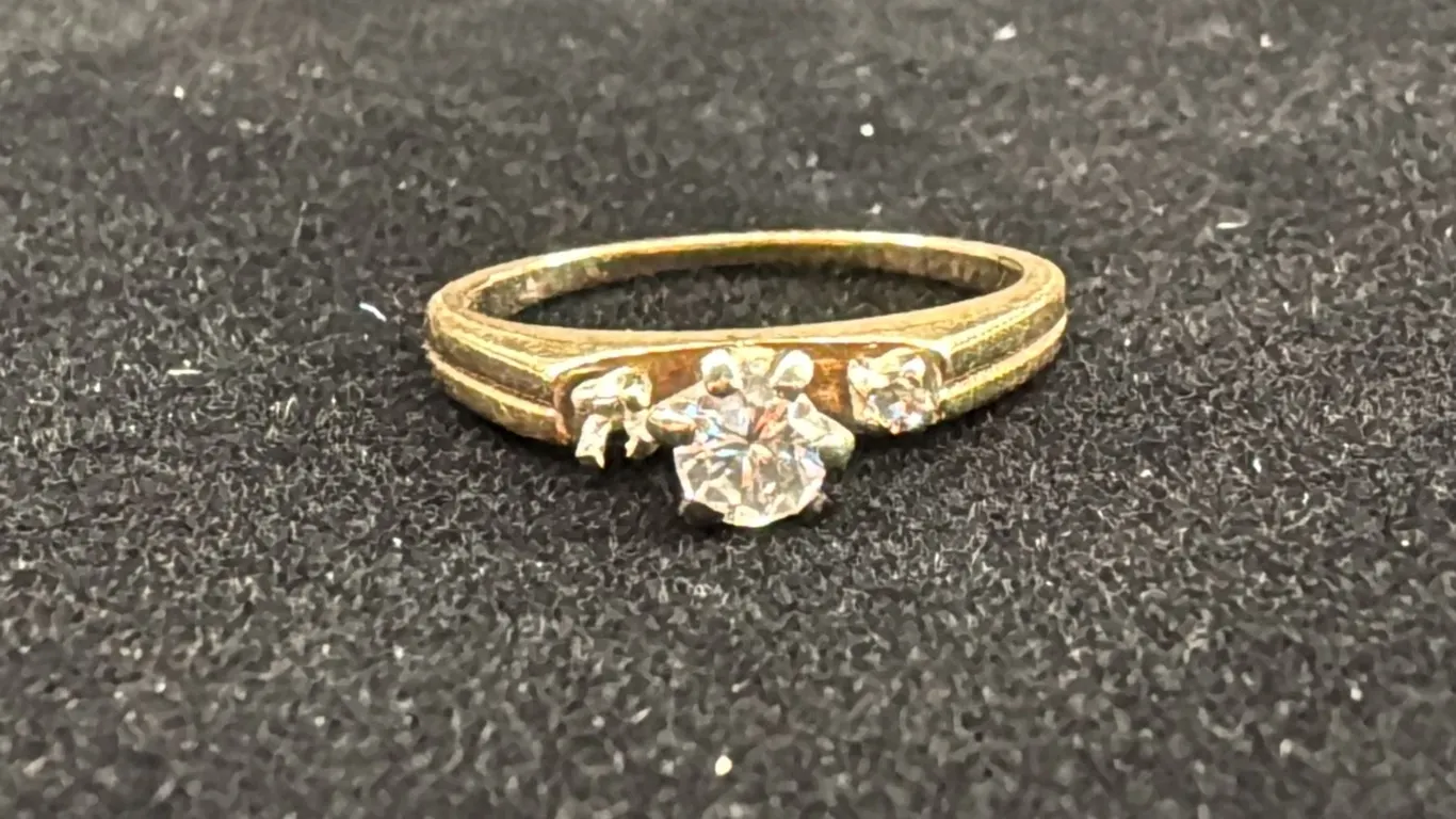 APPROX 14K LADIES ENGAGEMENT RING SET WITH DIAMONDS (.015-.2CT, 2.2G)