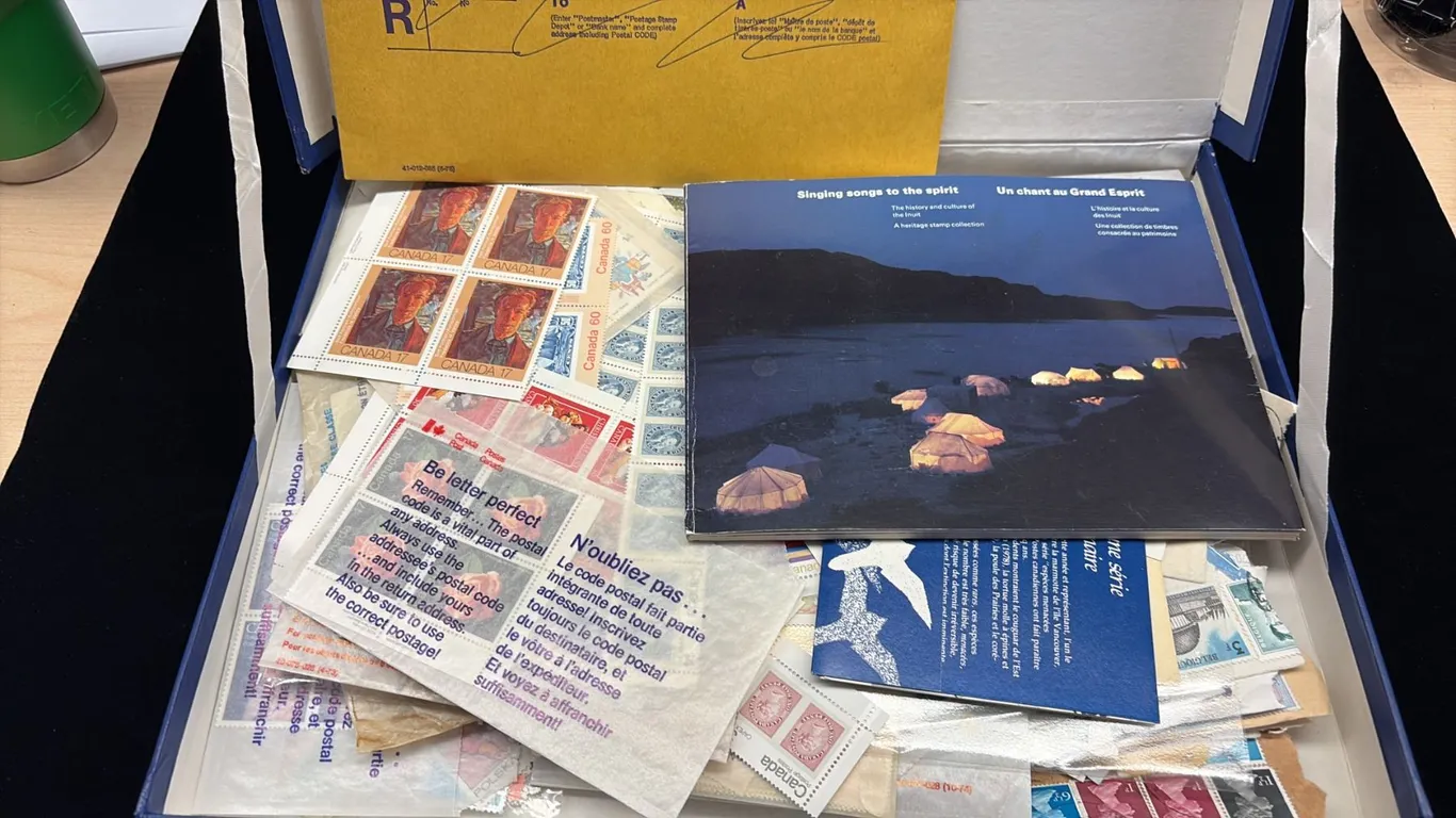 STAMP ASSORTMENT CANADA & WORLD; CIRCULATED AND UNCIRCULATED IN BOX, CANADA STAMP SETS