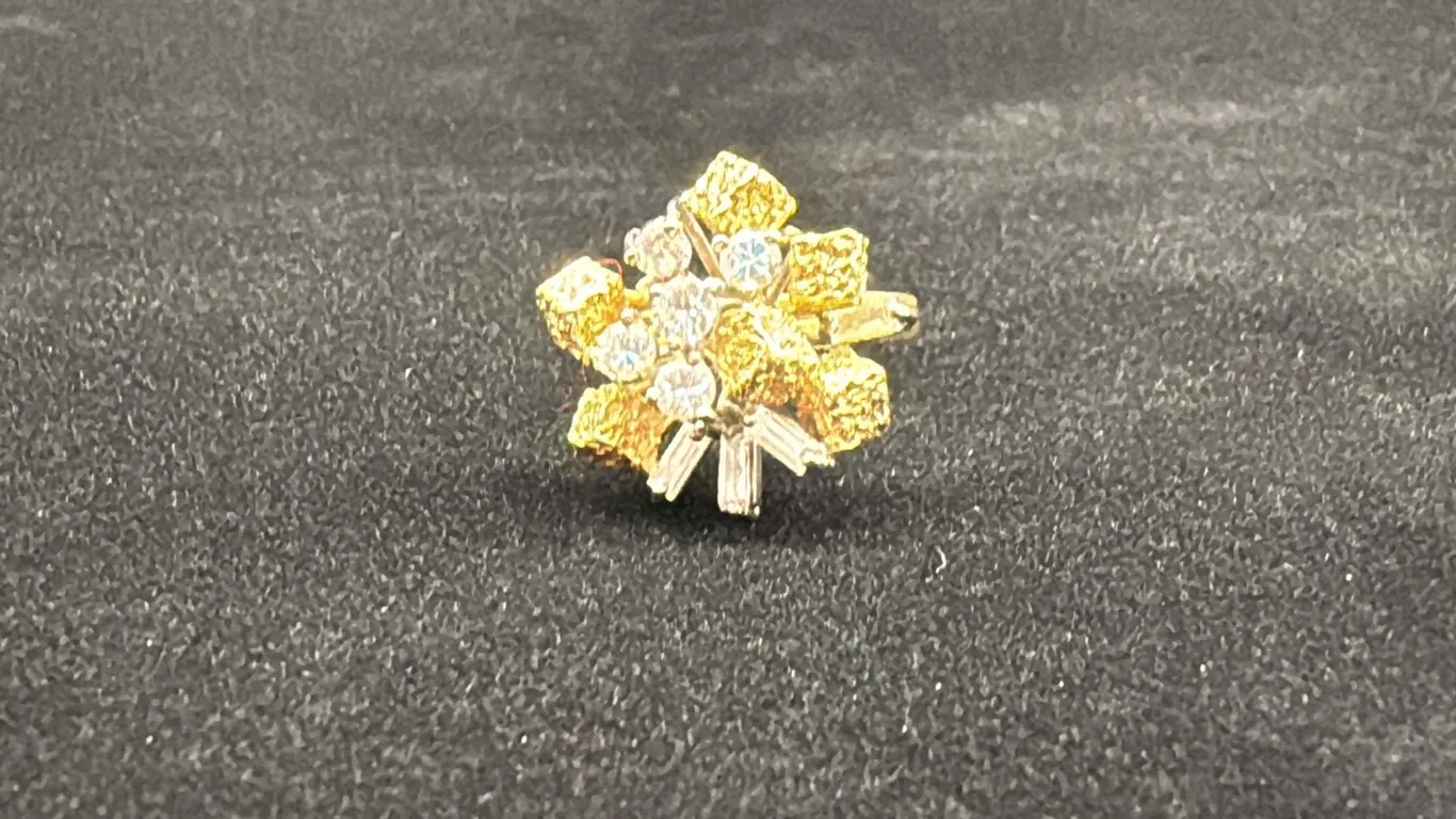 APPROX 18K LADIES RING SET WITH DIAMONDS (.1-.12CT, 8.5G)