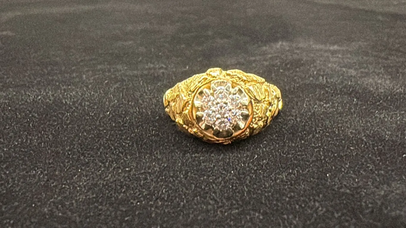 APPROX 18K MENS RING SET WITH DIAMONDS (.075CT, 15.6G)