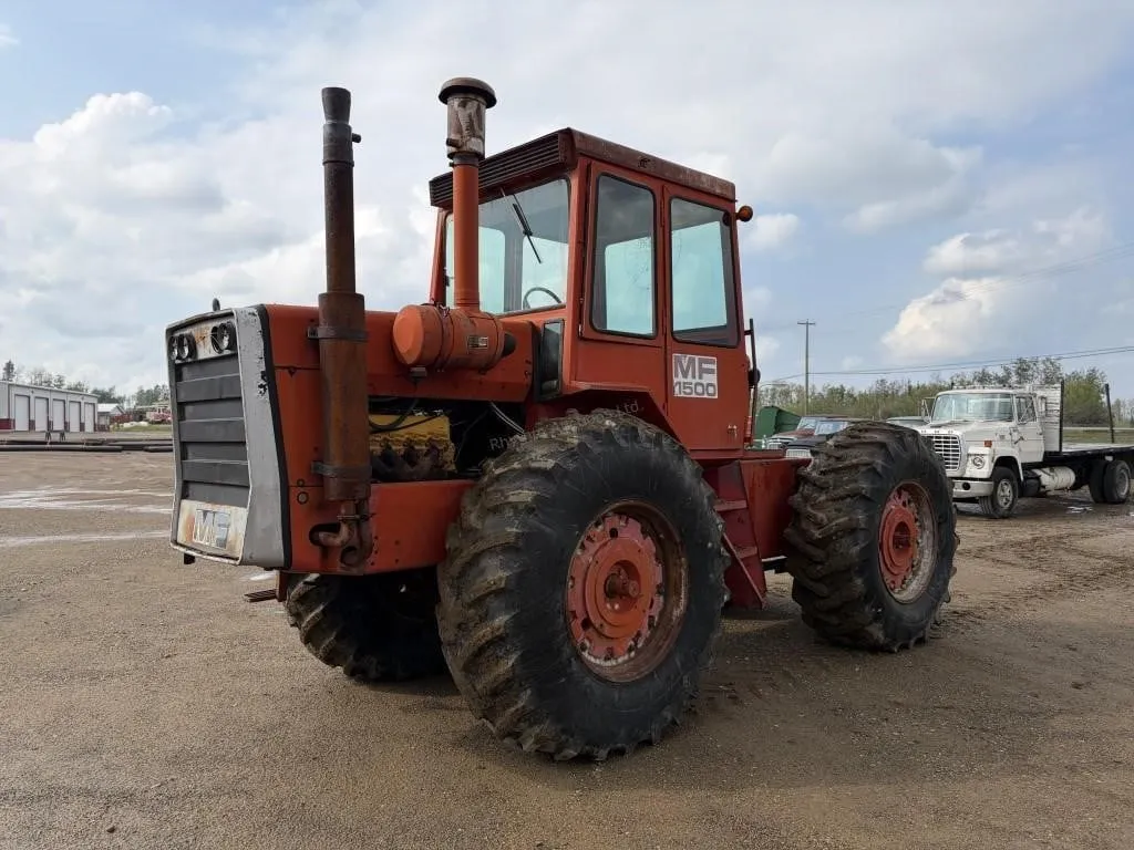 1971-74 Massey Ferguson 1500 Articulating Tractor
