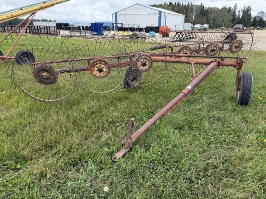 Massey Ferguson (MF) 6 Wheel Hay Rake