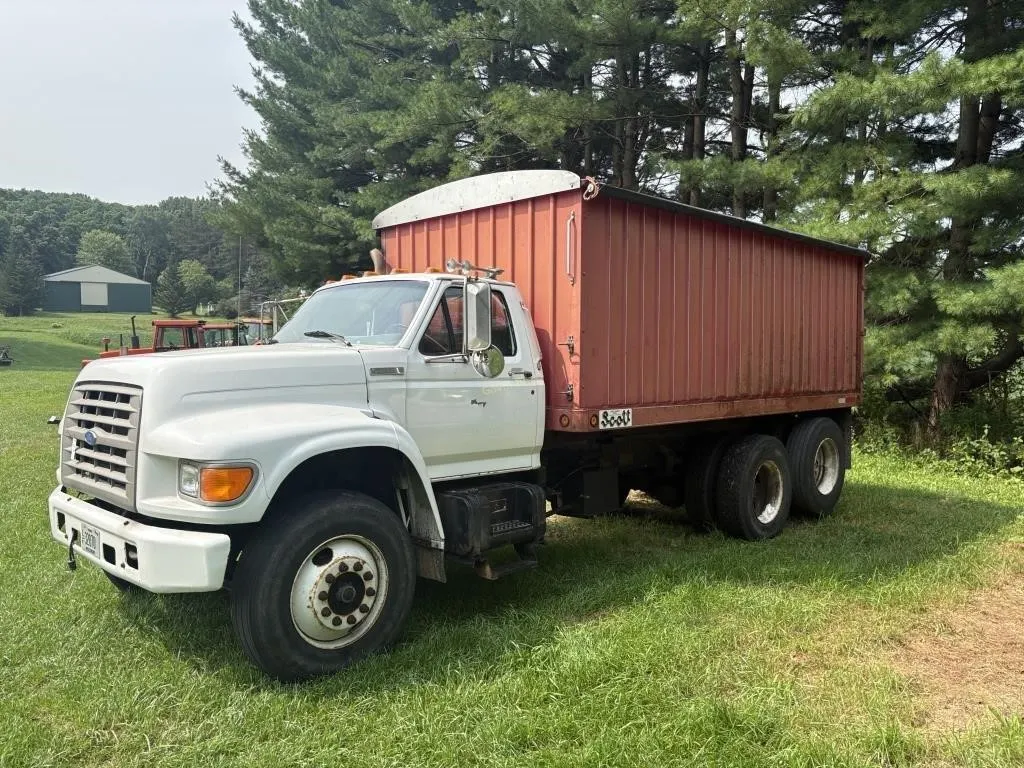 1995 Ford 8000 Series Grain Truck w/Rear Tag Axle