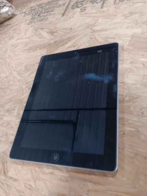 Apple IPAD. 16GB. Model # A1395. No Cord. NOT