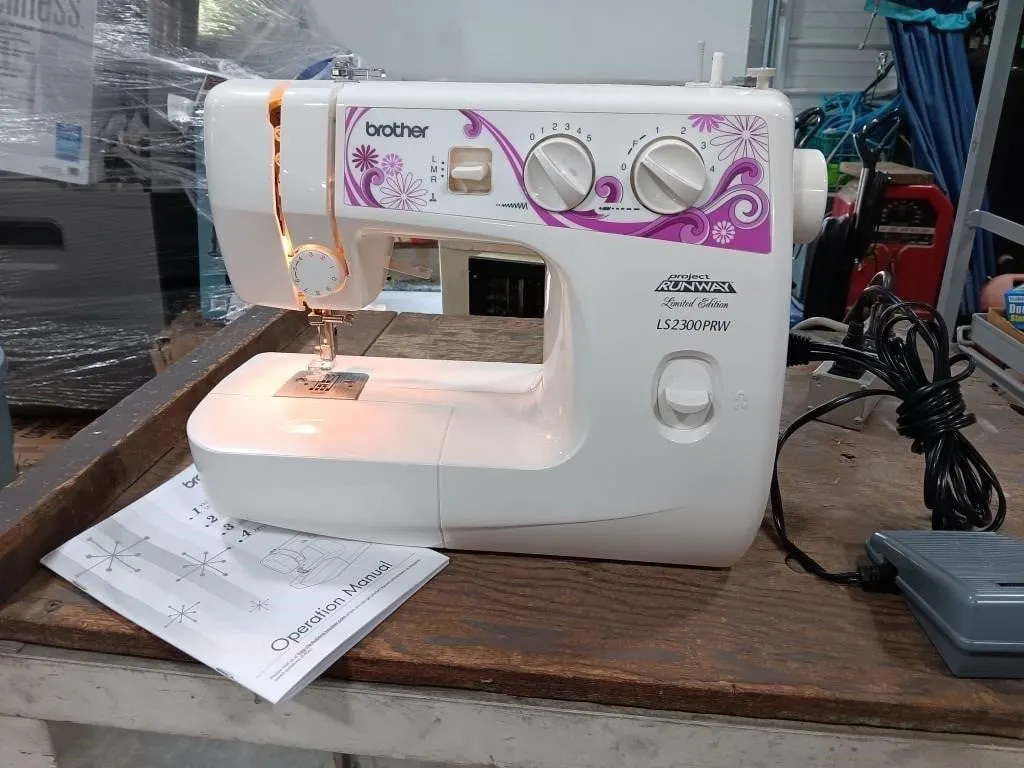 Brother Limited Edition Project Runway. Sewing