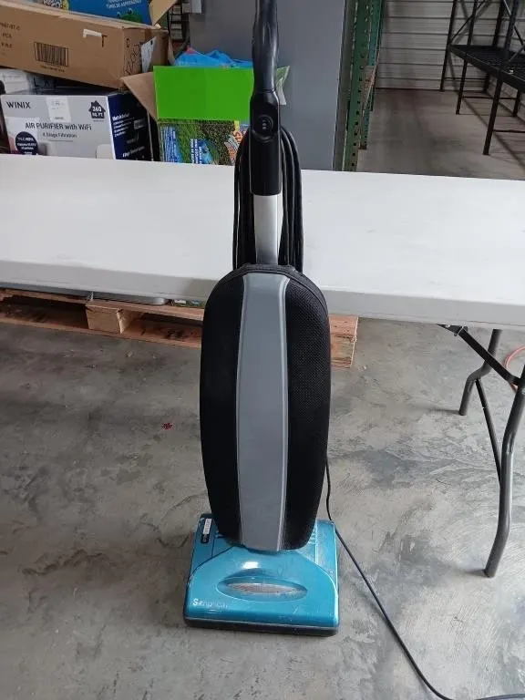 Simplicity upright vacuum powered on, e3
