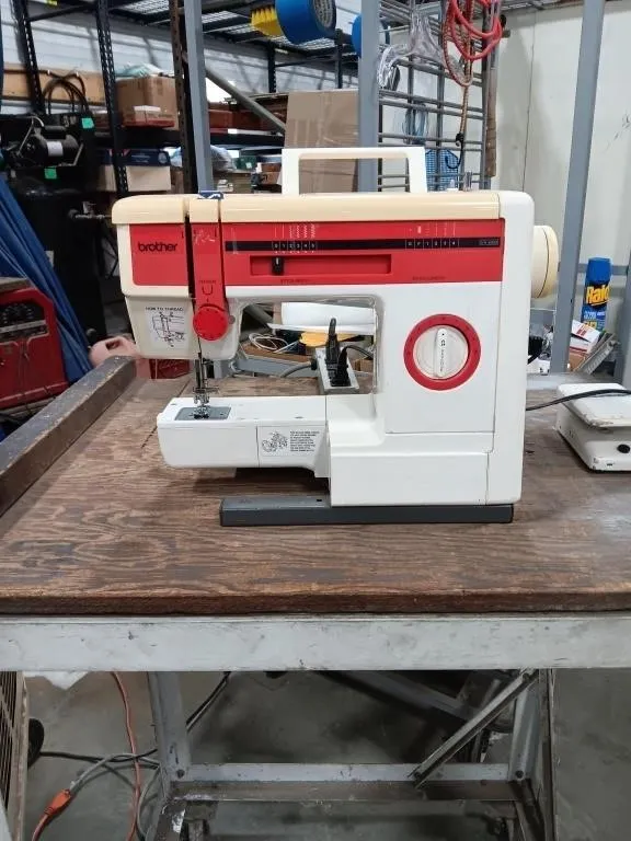 Brother Sewing Machine. VX-808. Tested.