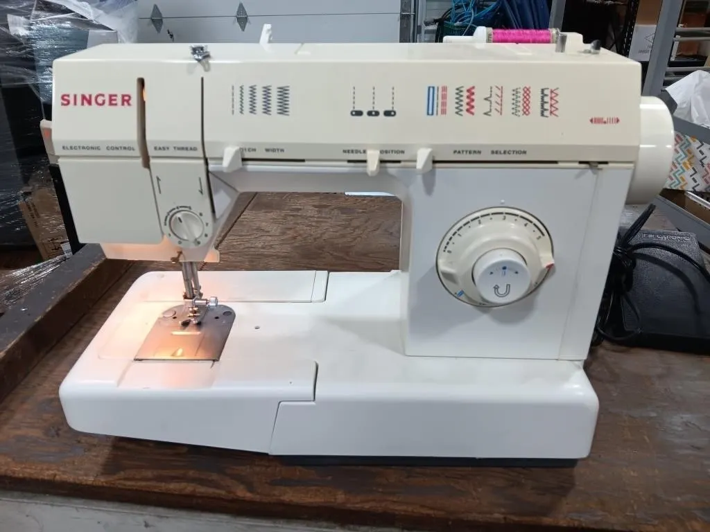 Singer Sewing Machine. Tested.