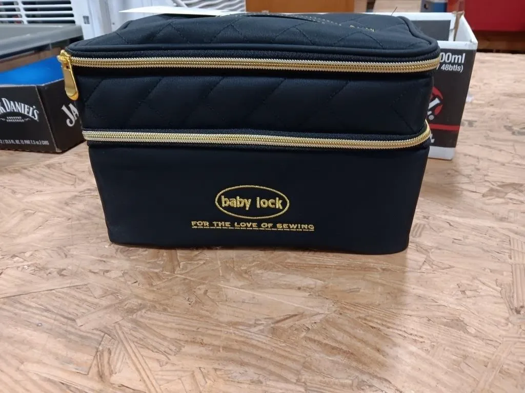 Baby Lock Quilted Organizer. New Approx 7x10x6