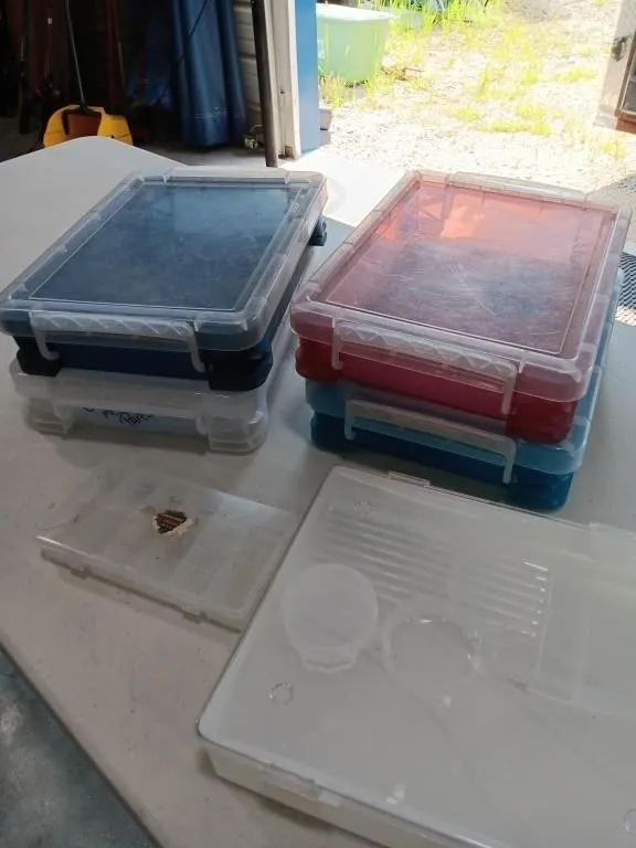 Plastic storage containers
