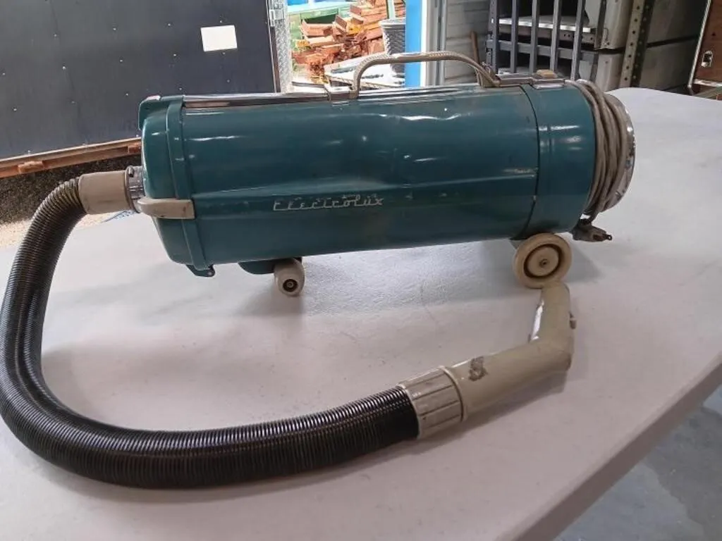 Electrolux canister vacuum powered on and had