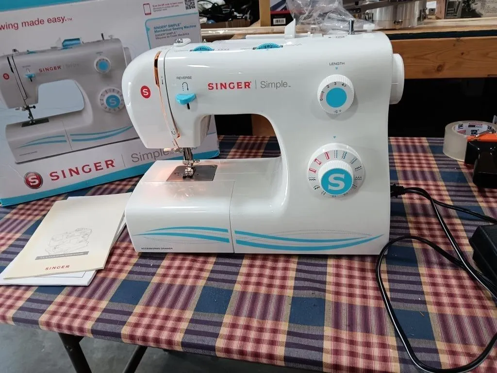 Singer Simple Sewing Machine. Machine Turns On