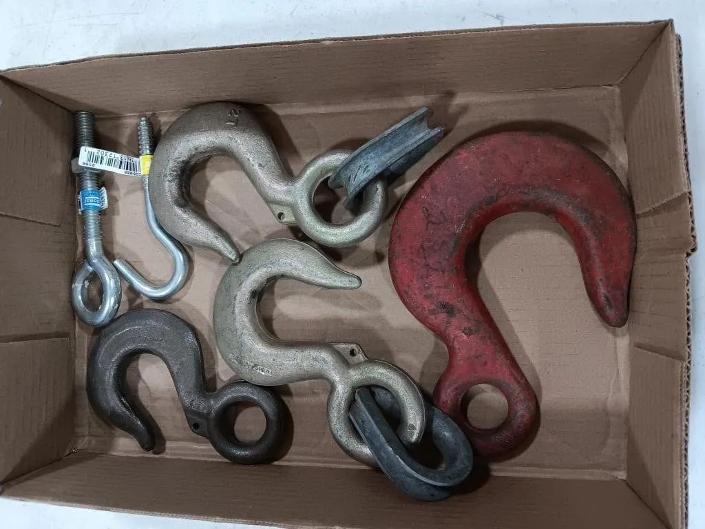 Assorted sizes of pulling hooks