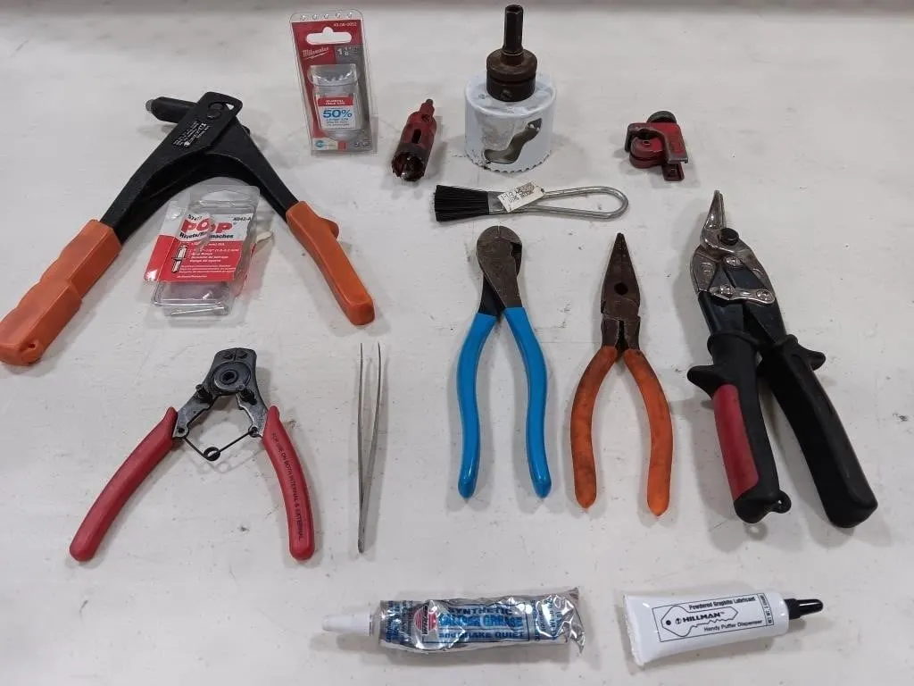 Assortment of hand tools
Pliers,hole saws,rivet