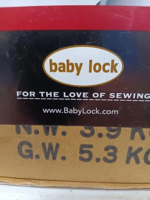 Baby Lock wide cap frame set
New in box(opened