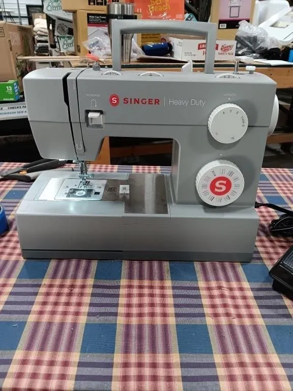 Singer Heavy Duty Sewing Machine. Tested.