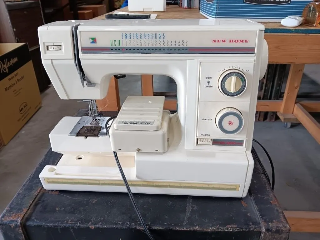 New Hope Sewing Machine With Cover. Model #