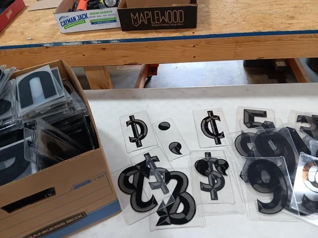 3D plastic sign letters, numbers, & symbols