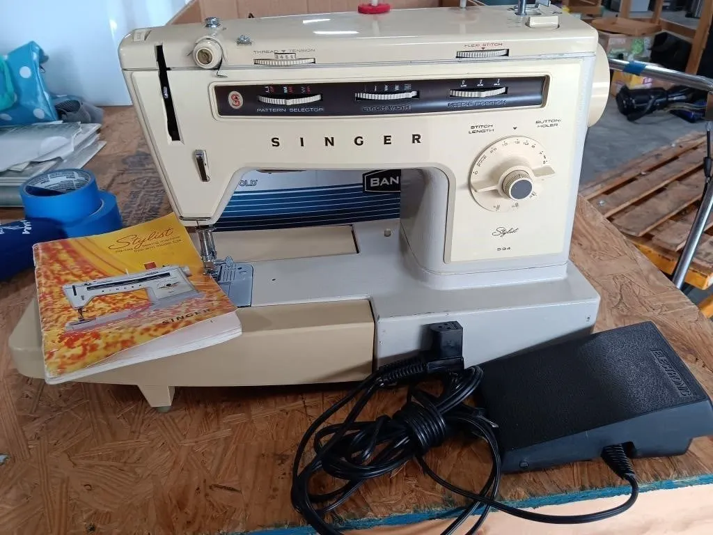 Singer Stylist Sew Machine. Model # 534.
Would