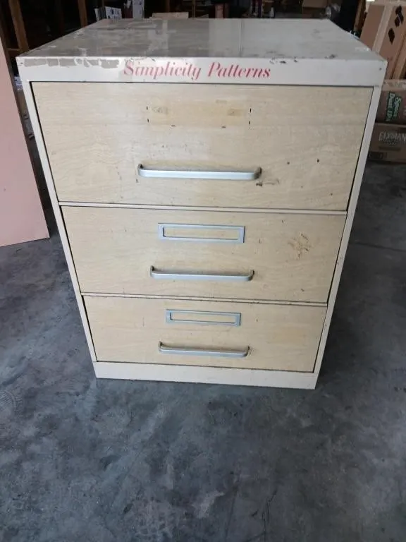 Metal 3 drawer cabinet approximately 27x25x36, w3