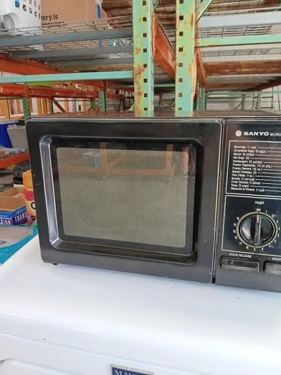 Sanyo microwave oven, powered on, approximately