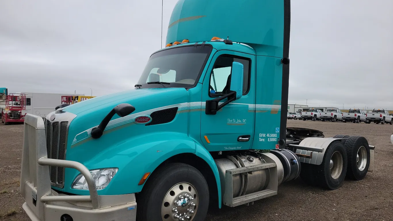 Non-Operable 2018 Peterbilt 579 T/A Day Cab Tractor