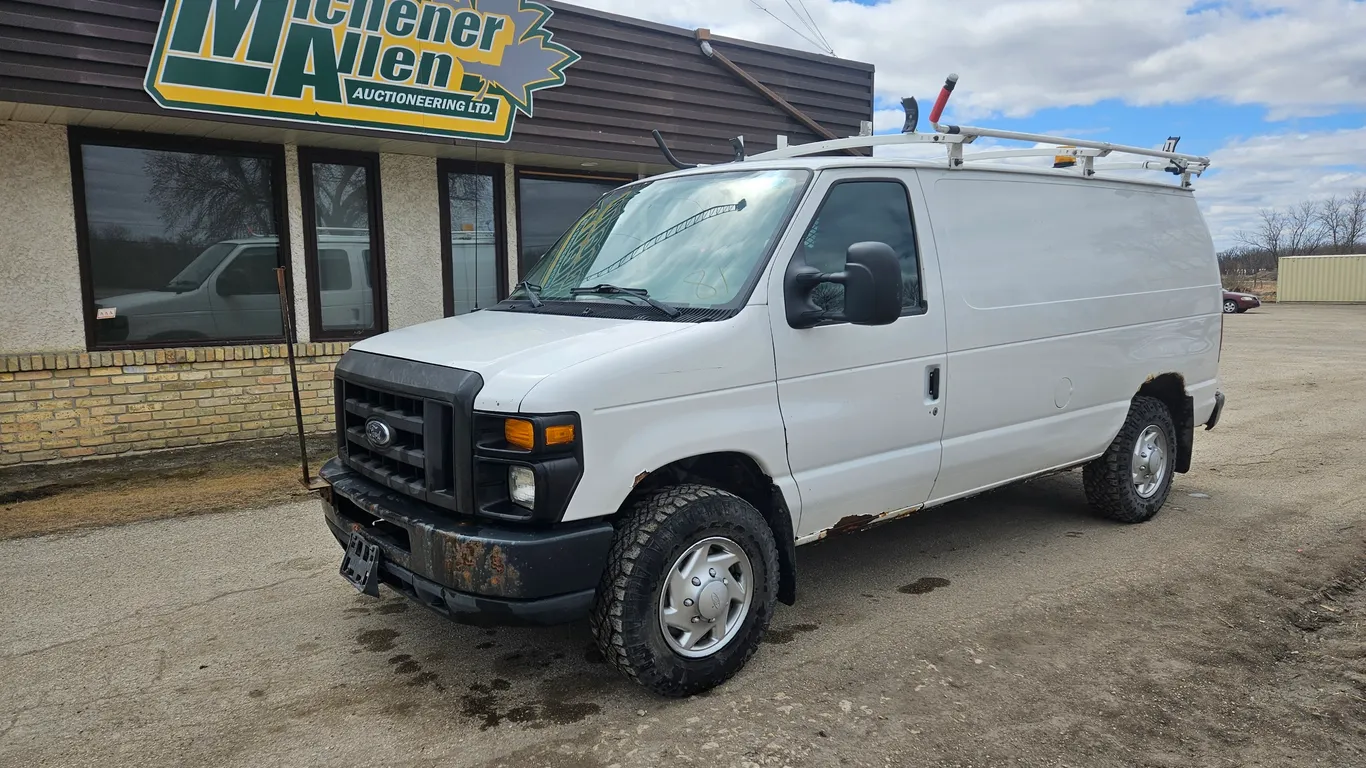 2010 Ford E-250 V8 Cargo Van w. Shelving Cargo Van