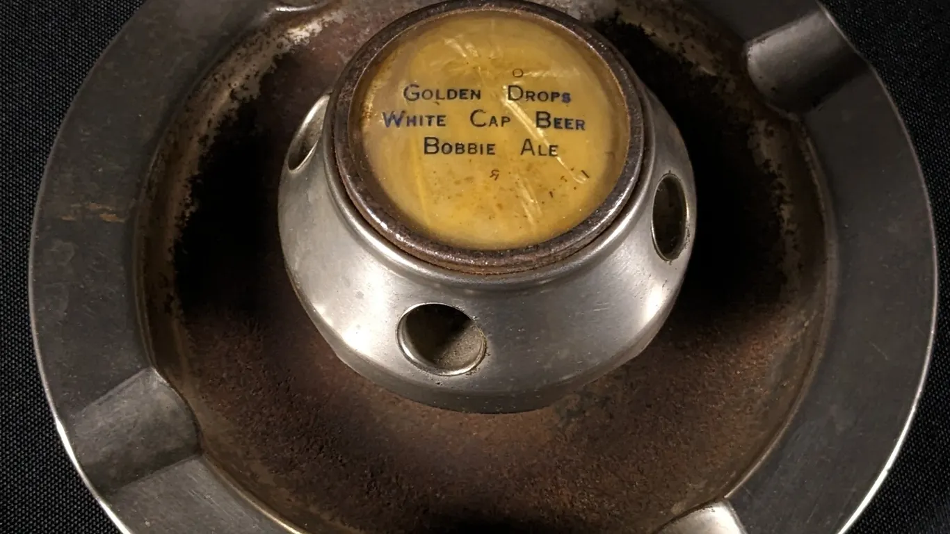 TWO RIVERS BREWERY TAVERN ASHTRAY GOLDEN DROPS - WHITE CAP BEER - BOBBIE ALE WISCONSIN
