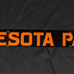PORCELAIN SIGN MINNESOTA PAINTS