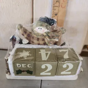 New Crazy Mountain Snowman Day Calendar, Chipped Nose