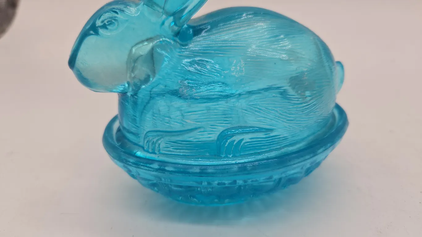 Vintage l e smith, nesting bunny trinket dish