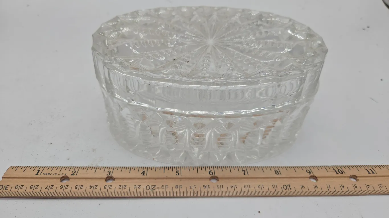 Vintage lidded crystal trinkit box.