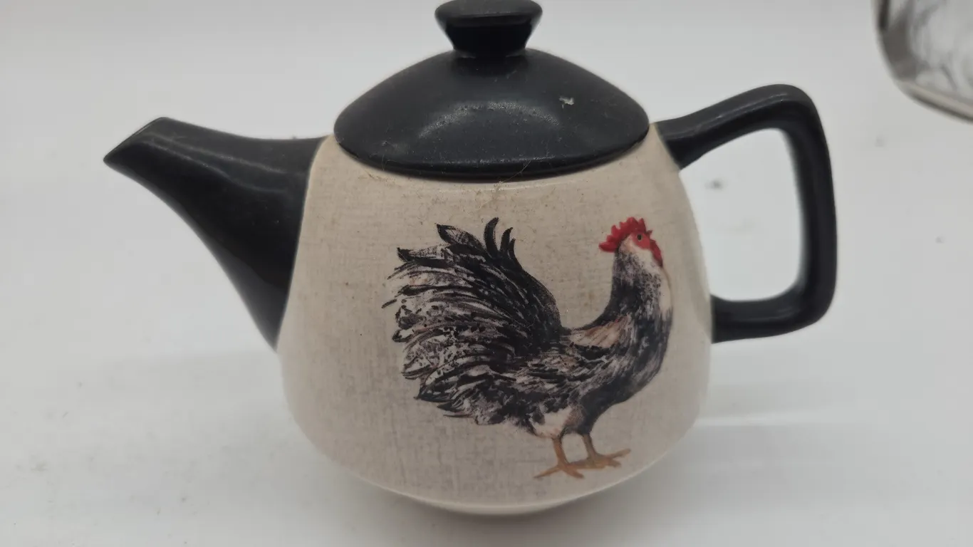 Vintage cracker barrel stoneware rooster teapot
