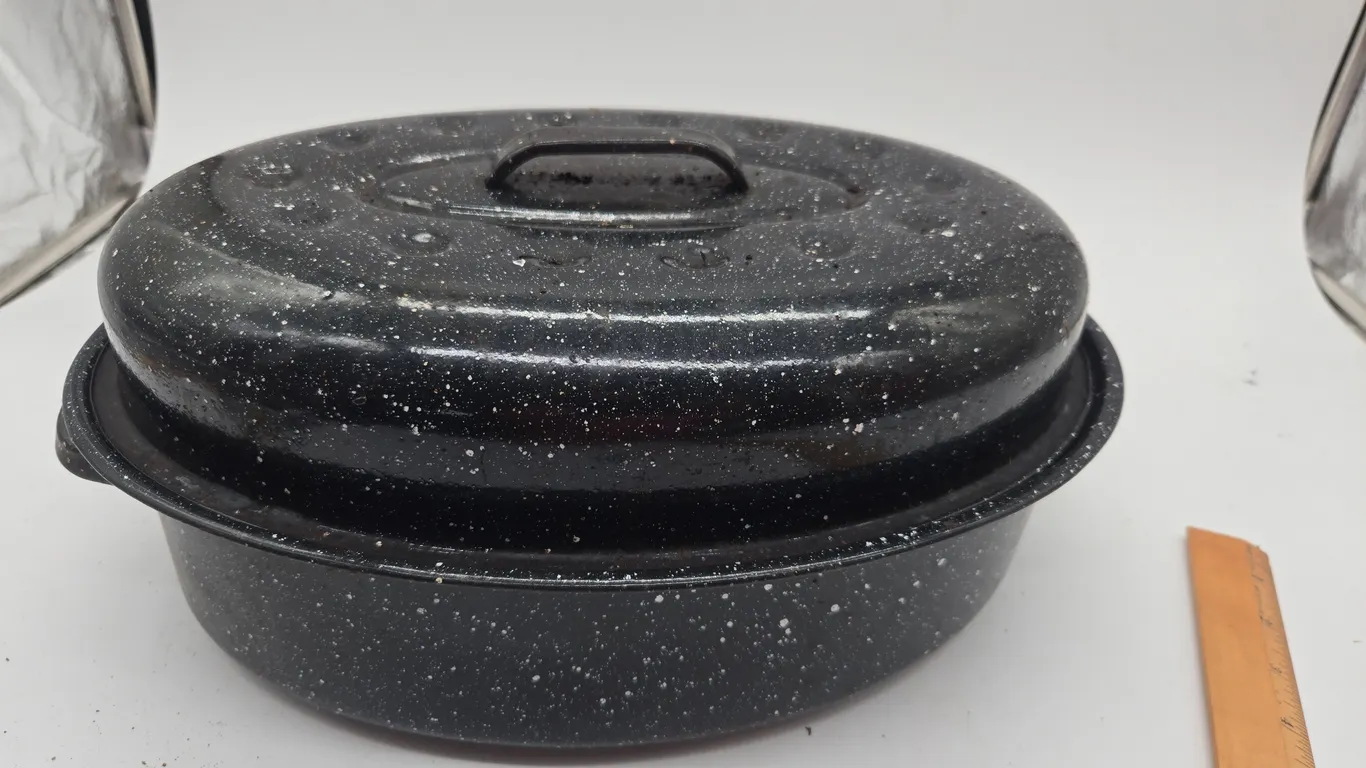 Antique graniteware, roasting pan with lid.