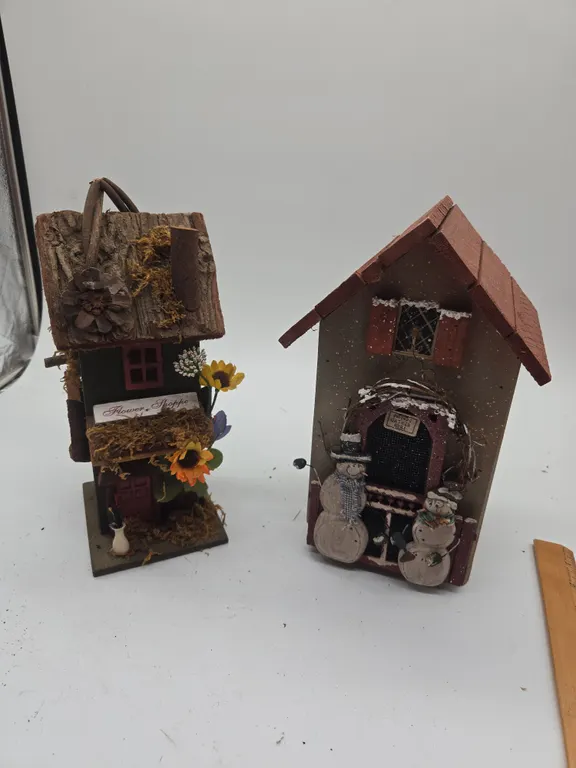 Primitive style birdhouses