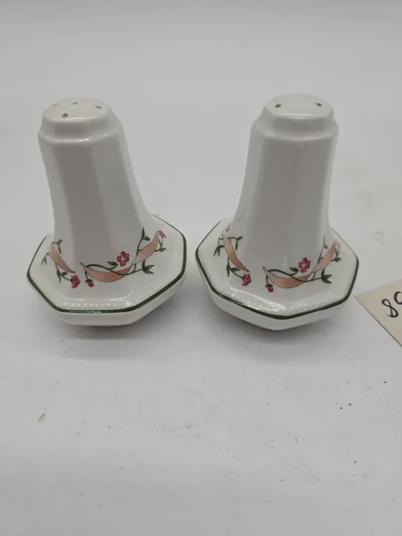 Vintage johnson brothers salt and pepper shakers