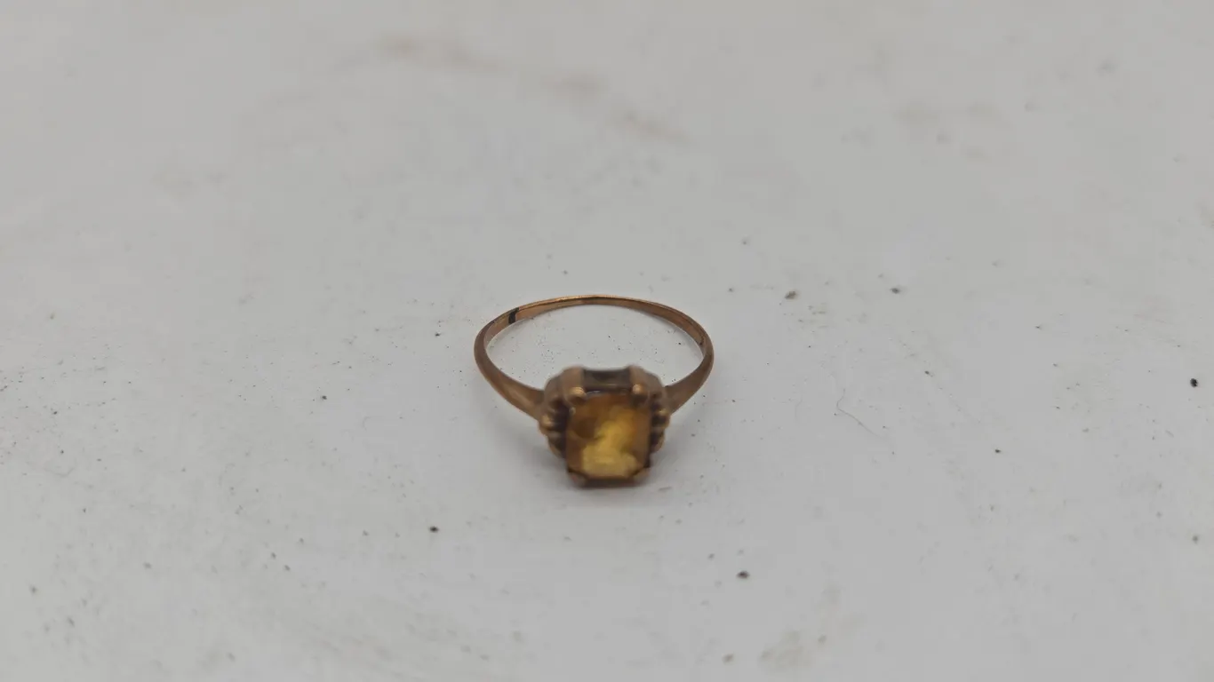 Vintage ten carat gold ring