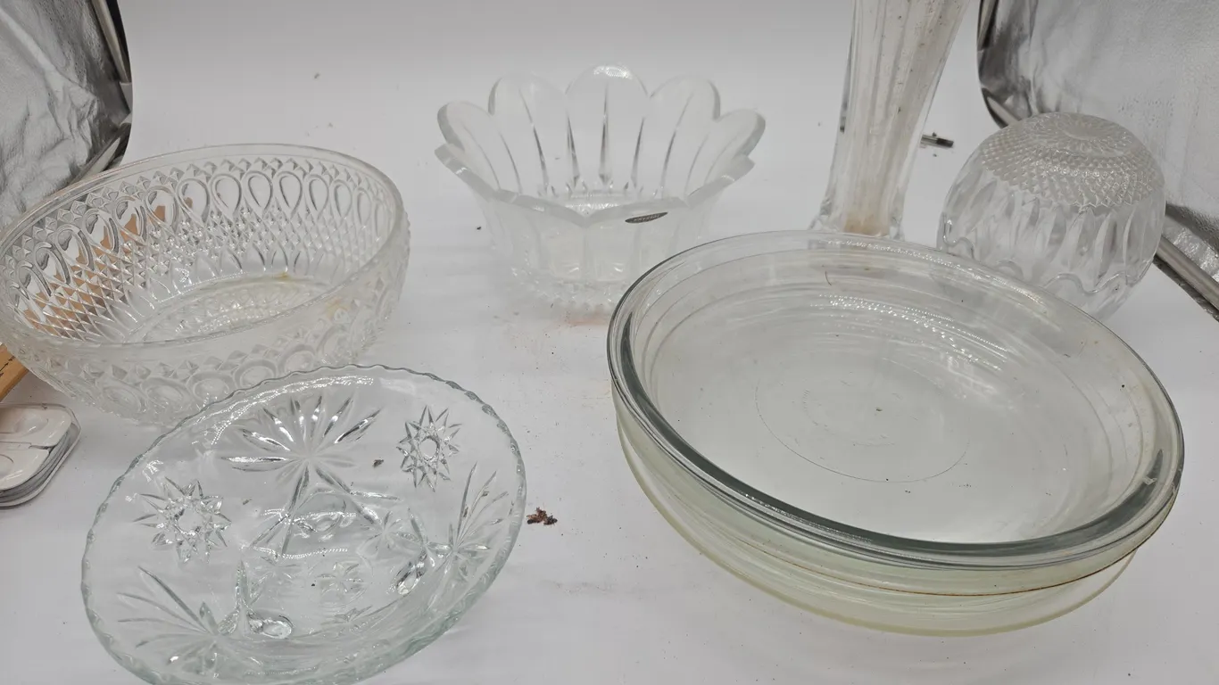 Assorted vintage glassware