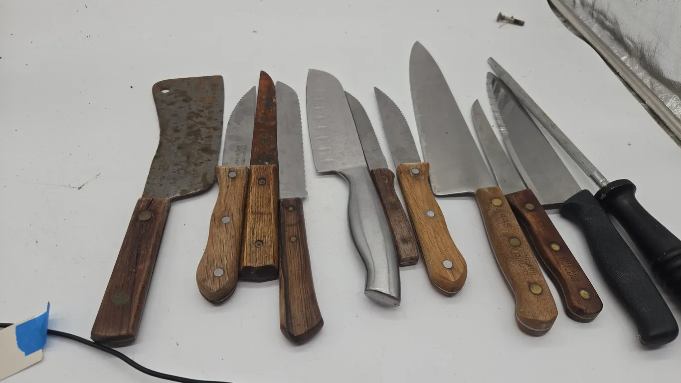 Assorted kitchen knives.