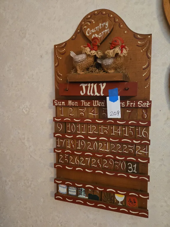 Vintage wooden changeable calendar