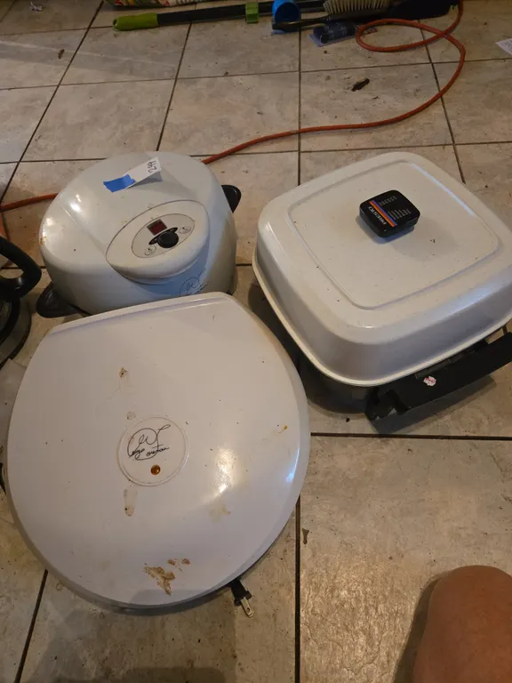 Assorted small kitchen appliances